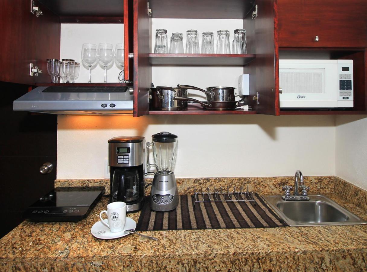 Papagayo Hotel Boutique Playa del Carmen Luaran gambar A kitchen with granite countertops